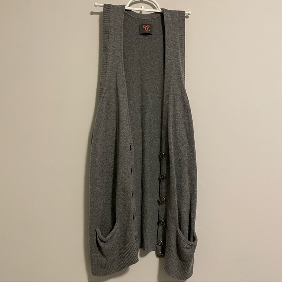 Aritzia Tna Light Gray Wool Button Up Sweater Vest - Picture 2 of 8